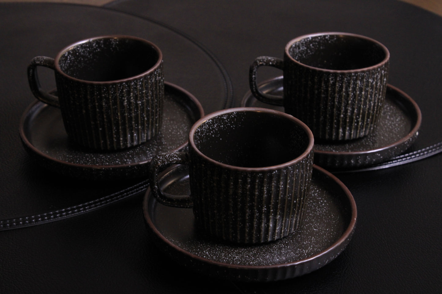 Svart Granit Kaffekopp Med Brun Detalj – 12 Delar Set