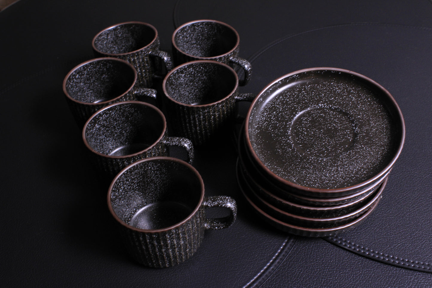 Svart Granit Kaffekopp Med Brun Detalj – 12 Delar Set